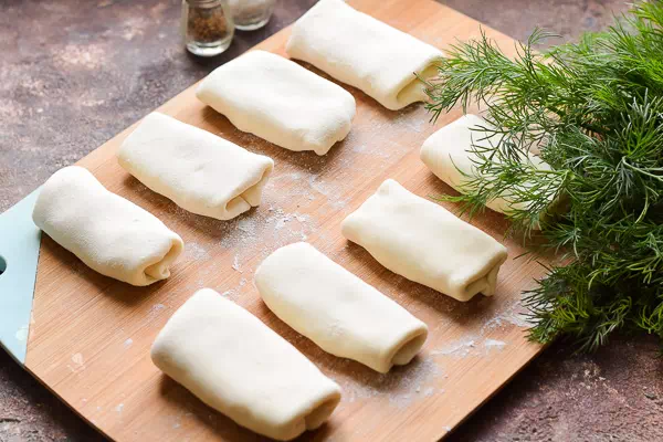 слоеные пирожки с картошкой в духовке рецепт фото 4